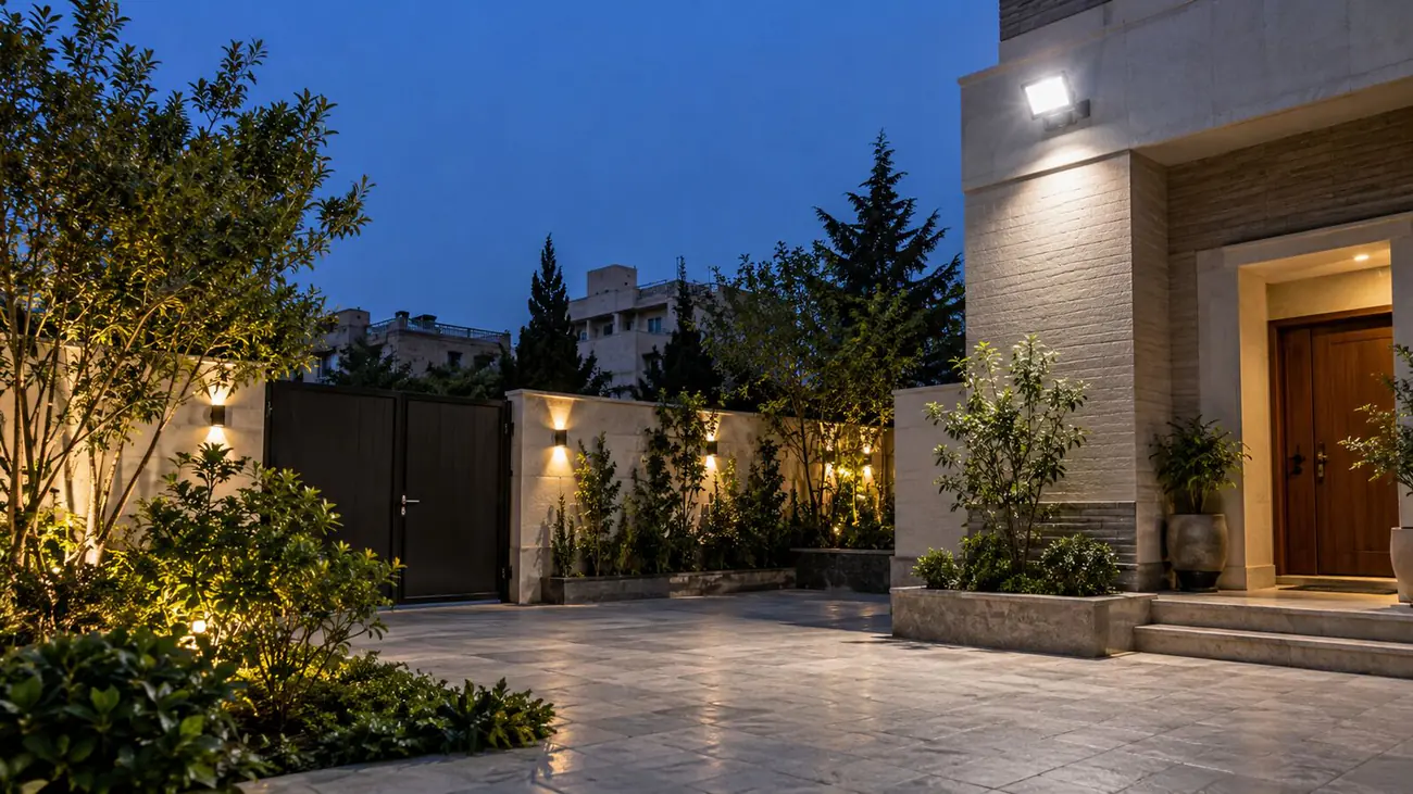 پروژکتور LED حیاط خانه را برای انتخاب توان مناسب روشن کرده است